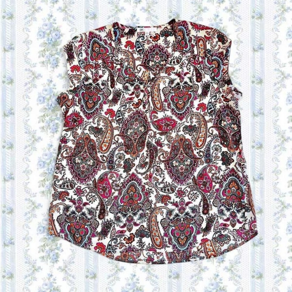 DR2 Women's Petite Medium White and multi-coloured paisley blouse
